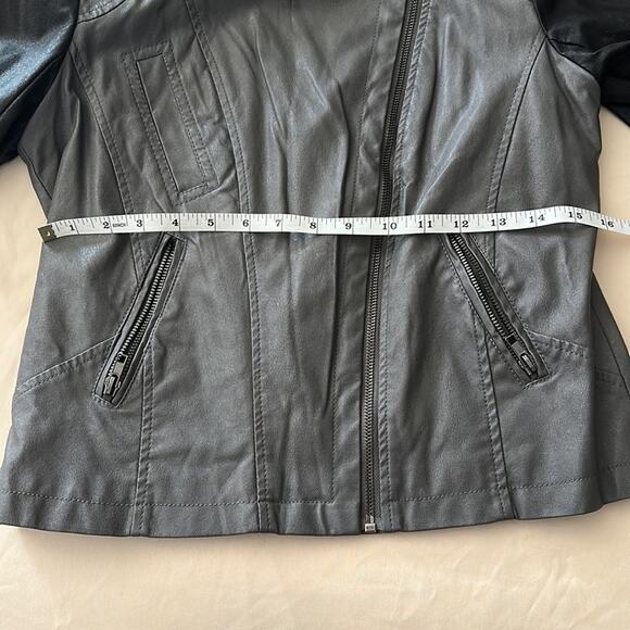 Kut from the Kloth | Two Toned Faux Leather Asymmetrical Jacket Size S - Picture 11 of 14